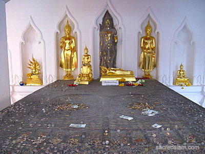 Wat Bowonniwet Buddha footprints