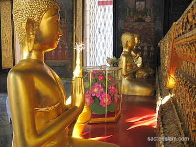 Wat Bowonniwet Reclining Buddha (Phra Saiya) discliples