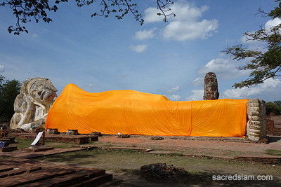 Wat Lokayasutharam Ayutthaya reclining Buddha