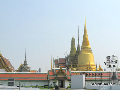 Wat Phra Kaeo stupas